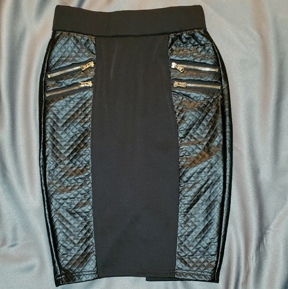Super Chic Pencil Skirt - Picture 1 of 4